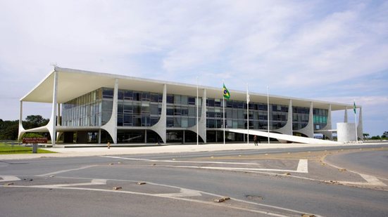 Novo documento facilitará acesso a benefícios para professores brasileiros - Foto: Adobe Stock