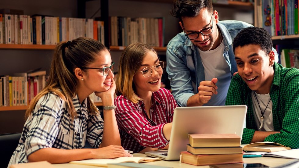 Os interessados devem ficar atentos ao cronograma do concurso. - Foto: Adobe Stock