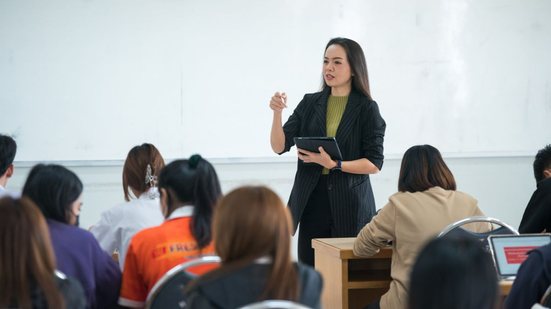 Confira este concurso público realizado na UFF - Foto: Adobe Stock