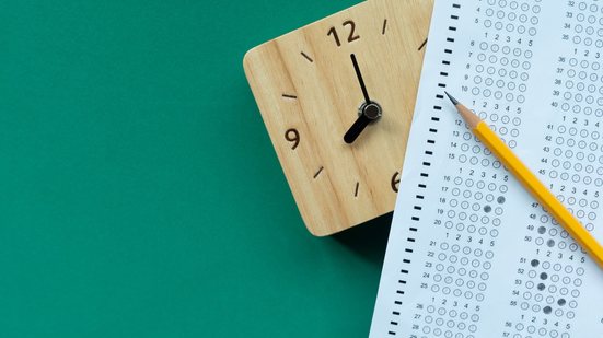 Diversas instituições aplicarão provas de processos seletivos ao redor do Brasil. - Foto: Adobe Stock