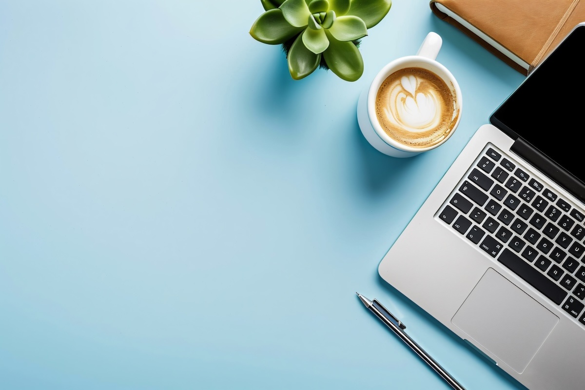 laptop com café